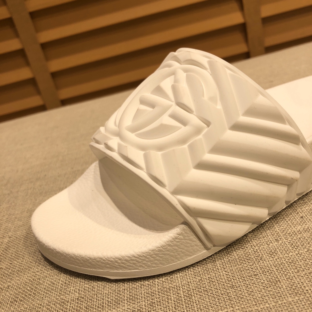 Gucci Slippers 51 - vstockx