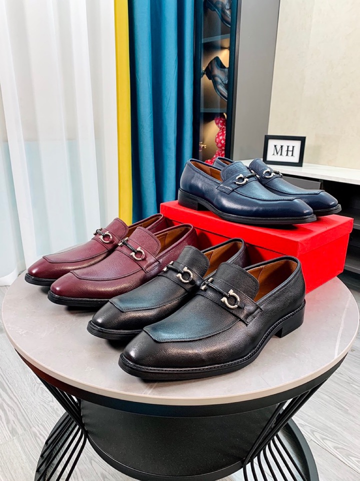 Salvatore Ferragamo Boots 31 - vstockx