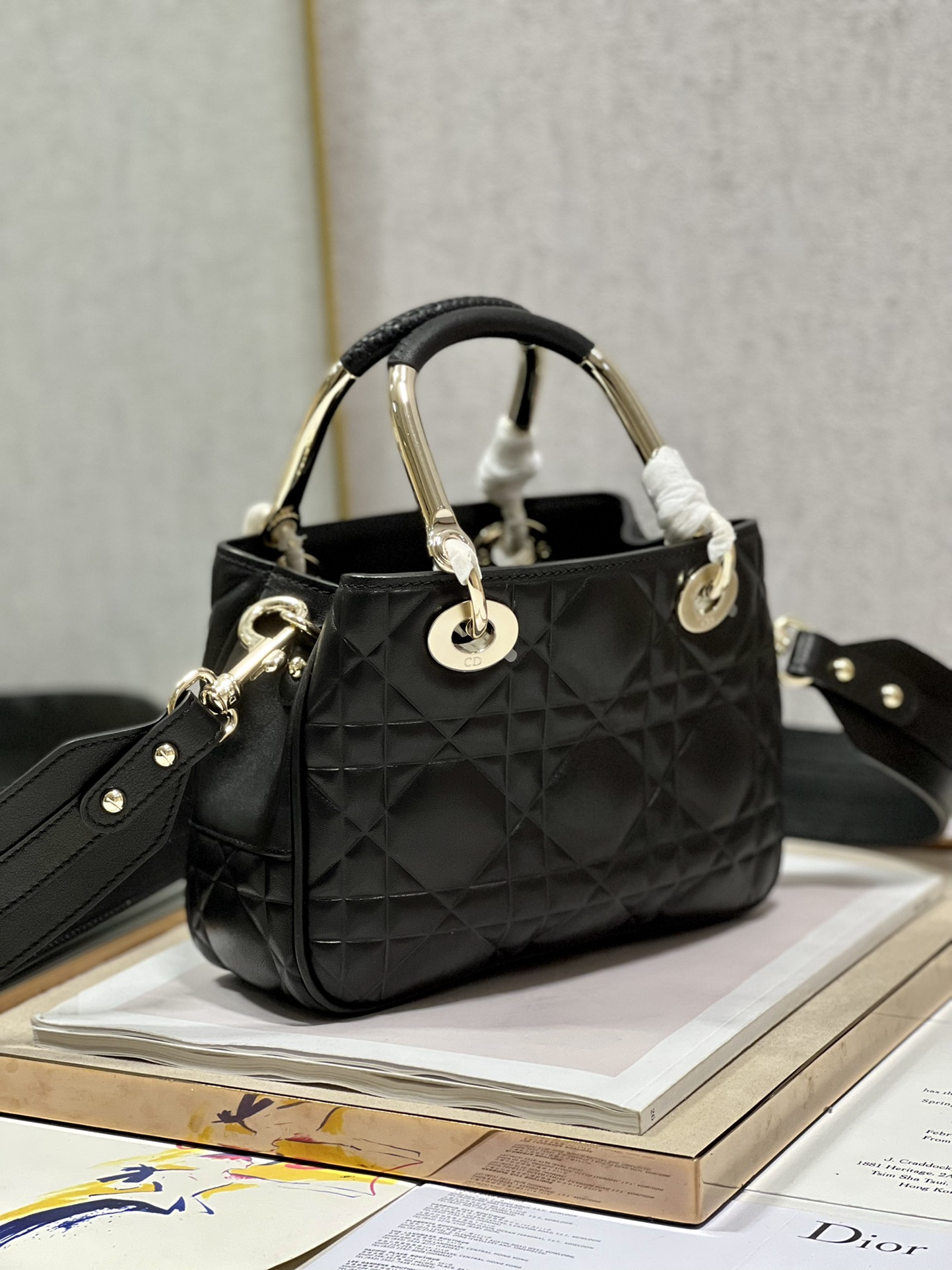 Handbag Dior 1202 size 23  26  8 cm - vstockx