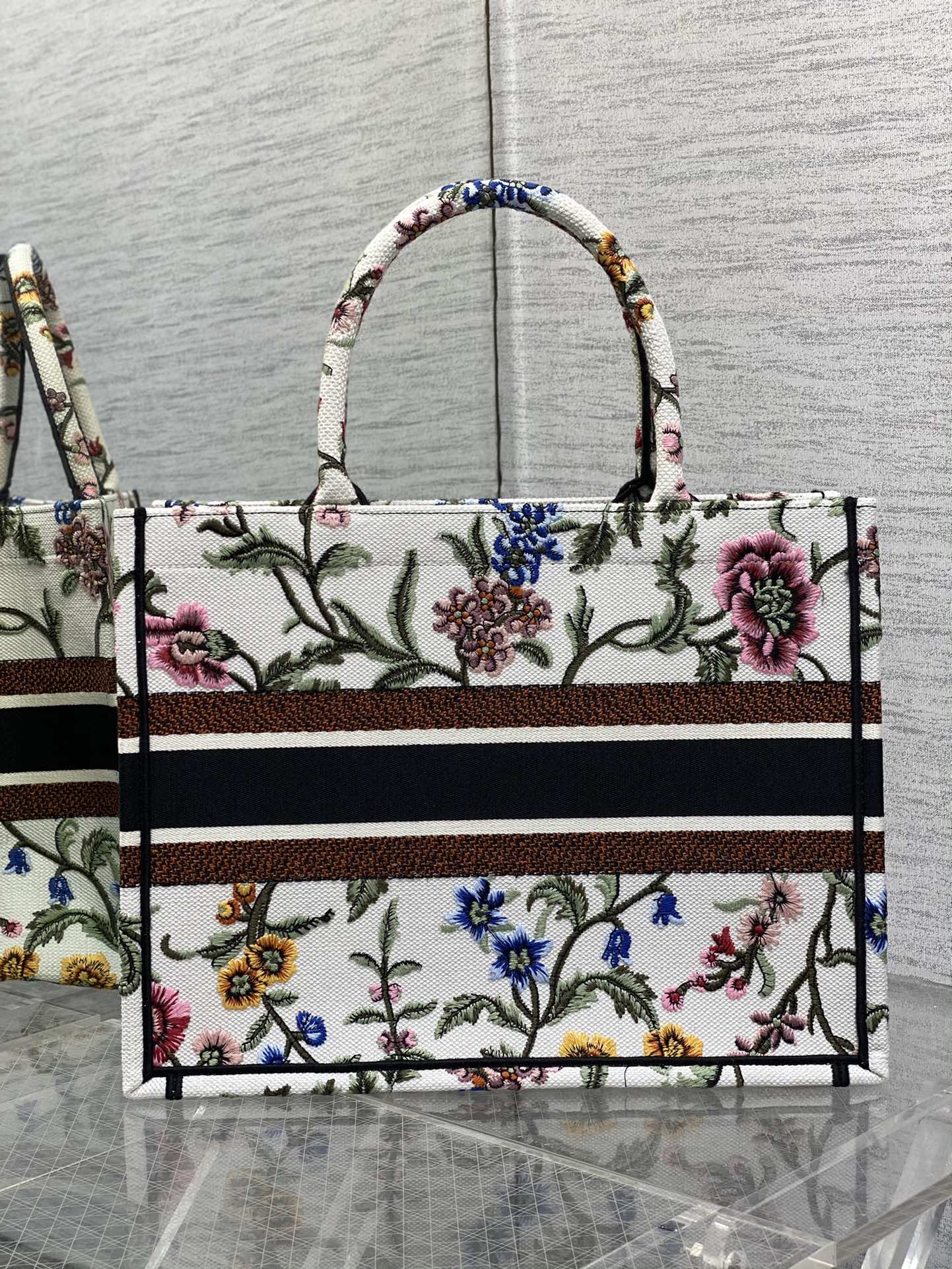 Handbag Dior size 36*18*28 cm - vstockx