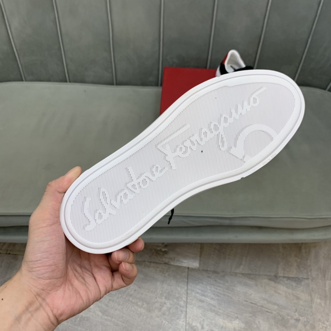 Salvatore Ferragamo Gancini Sneaker 9 - vstockx