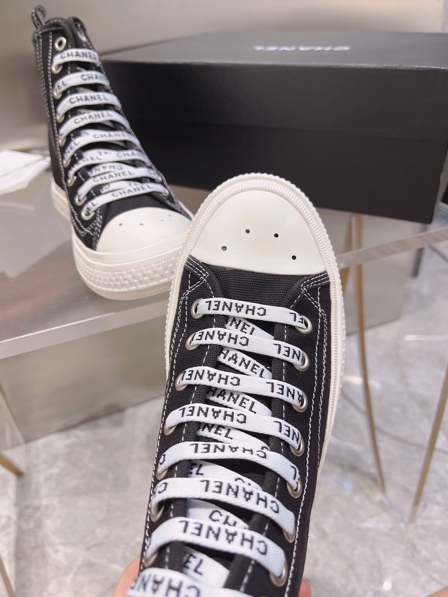 Chanel Flat canvas Sneaker 5 - vstockx
