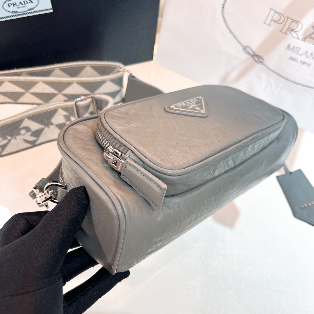 handbags prada 1BH198 22*10.5*7 - vstockx