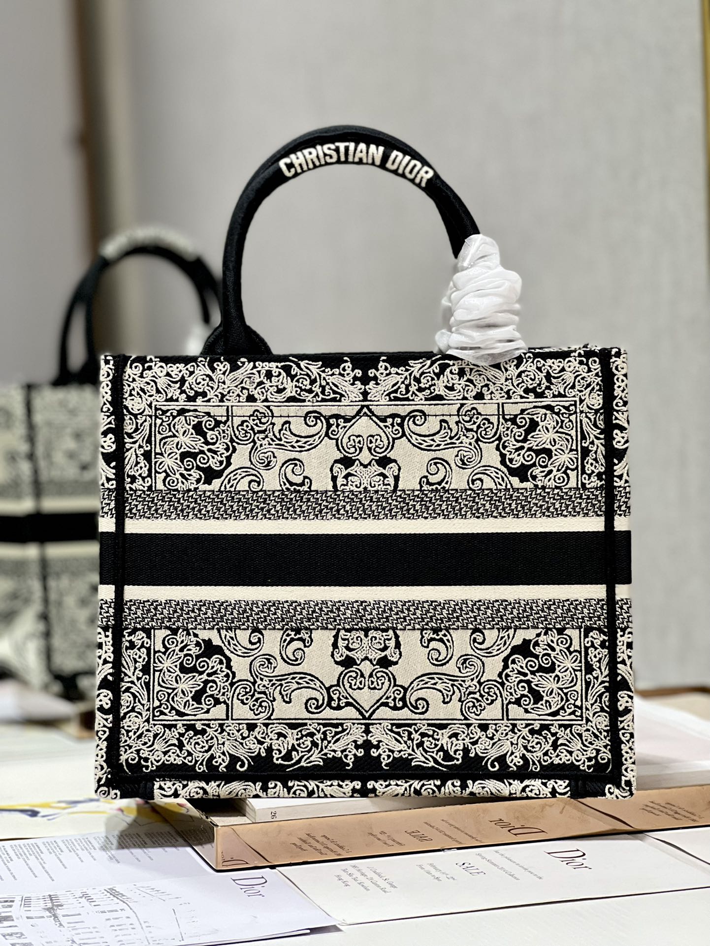 Handbag Dior 1265 size 26.5  21  14 cm - vstockx