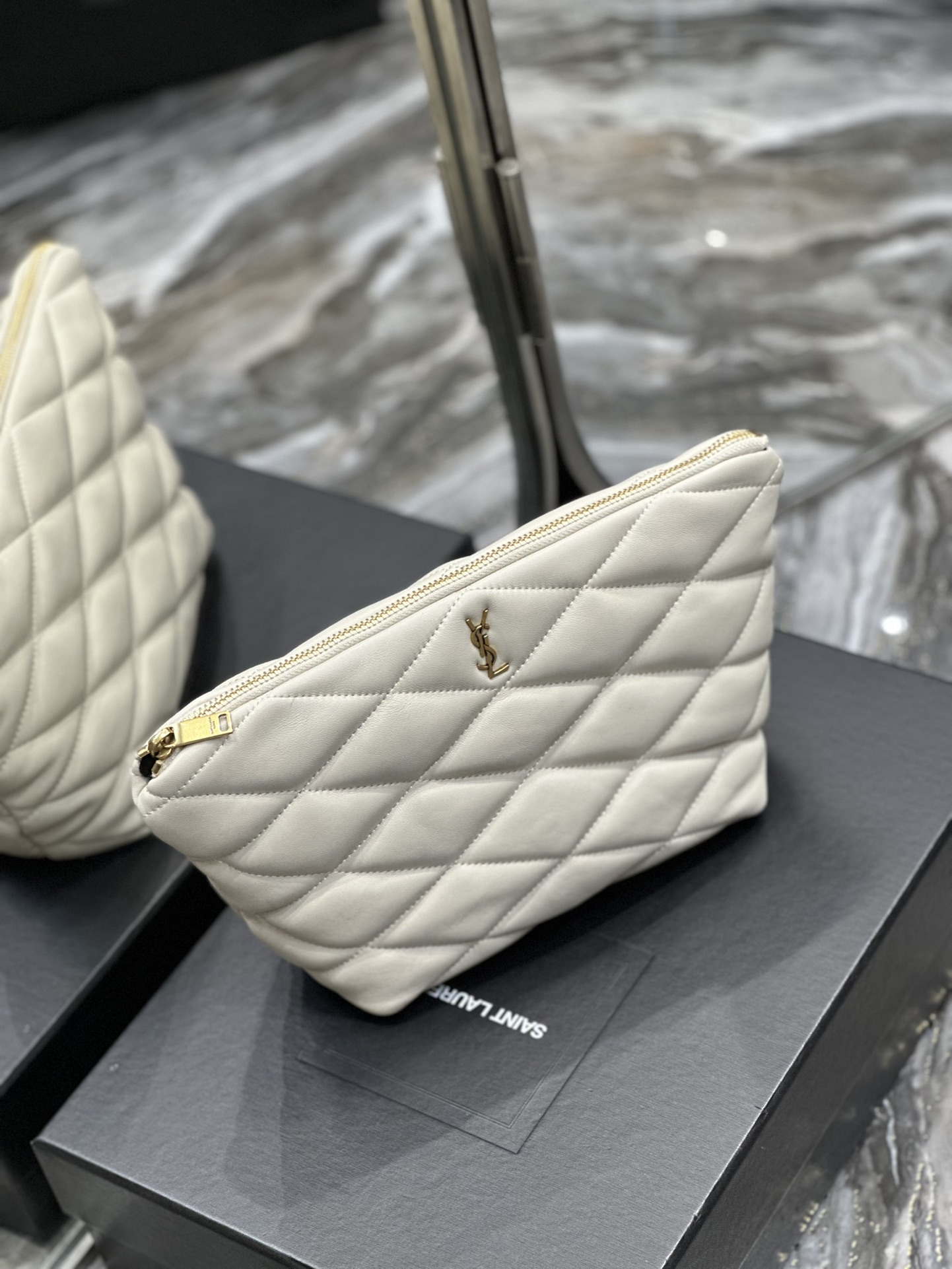 Handbags SAINT LAURENT 696779 size 26x19x11 cm - vstockx