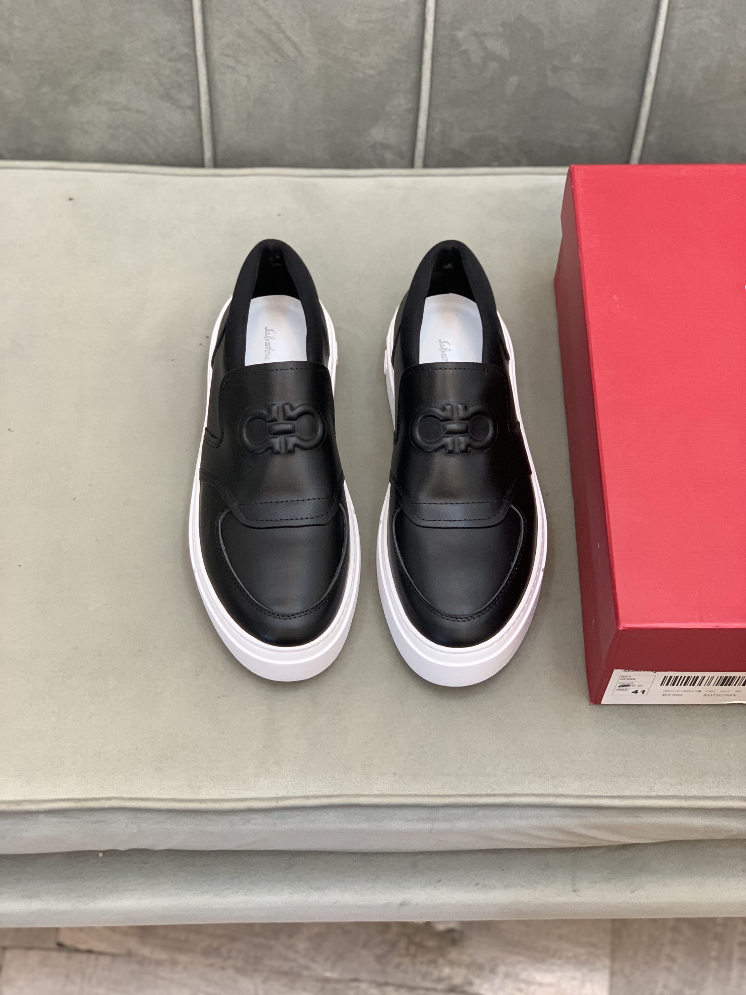 Salvatore Ferragamo Gancini Sneaker 2 - vstockx