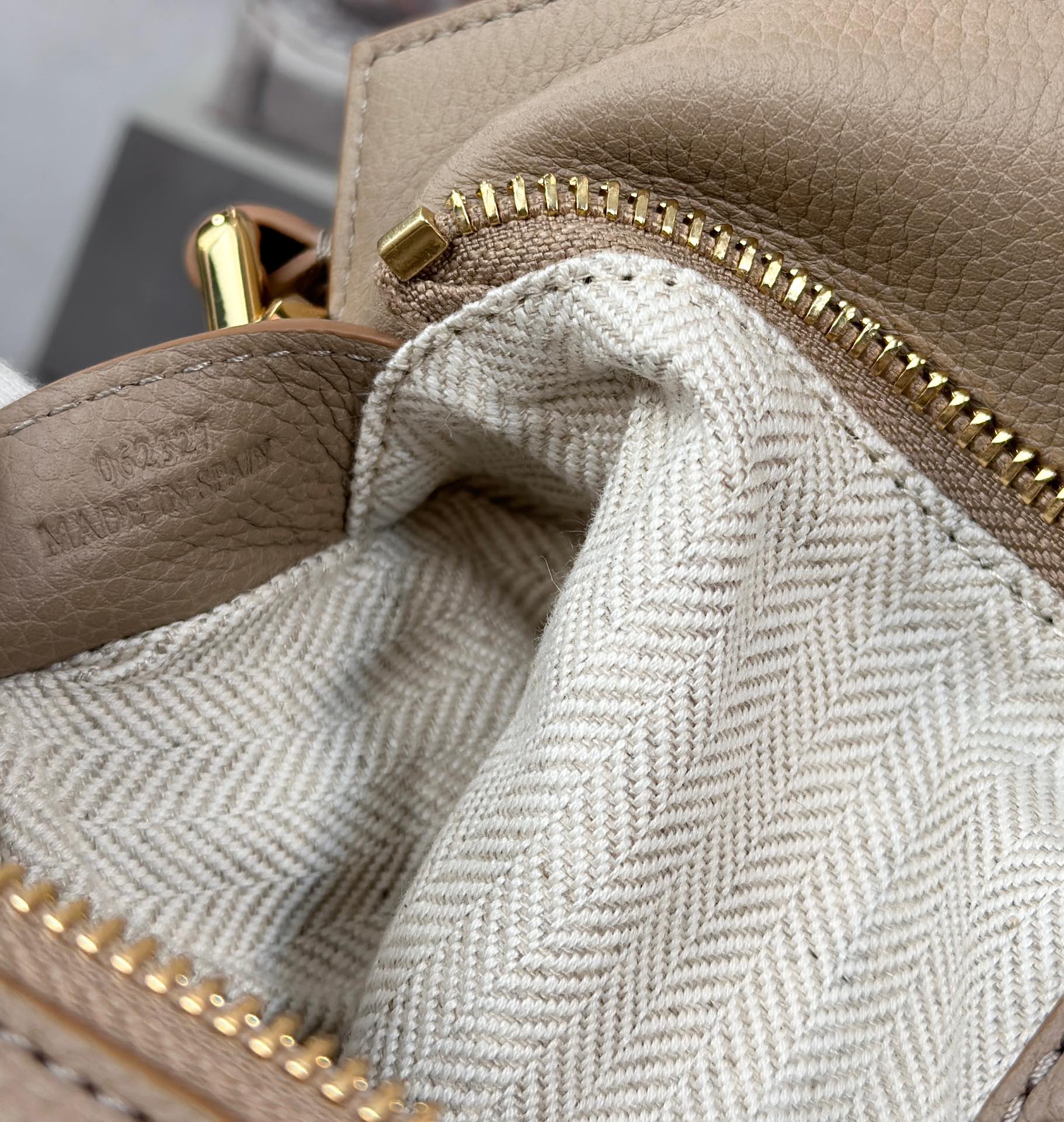 Handbags LOEWE   size:29-19.5-14 cm - vstockx