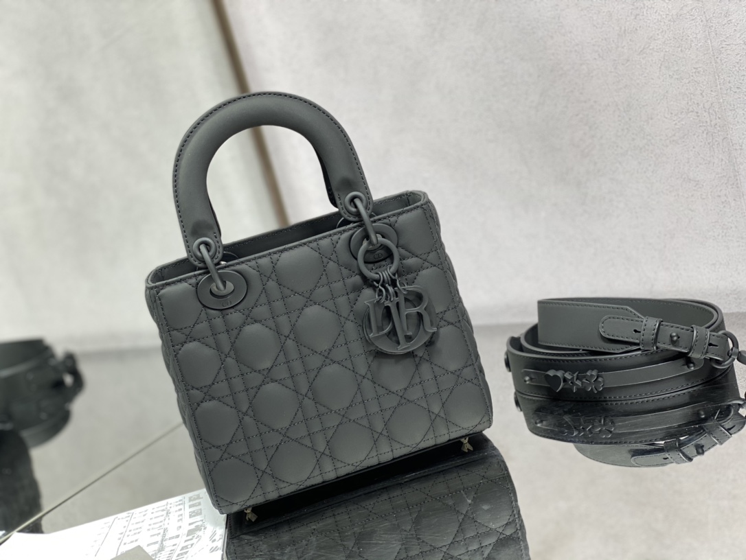 Handbag Dior size 20 cm - vstockx