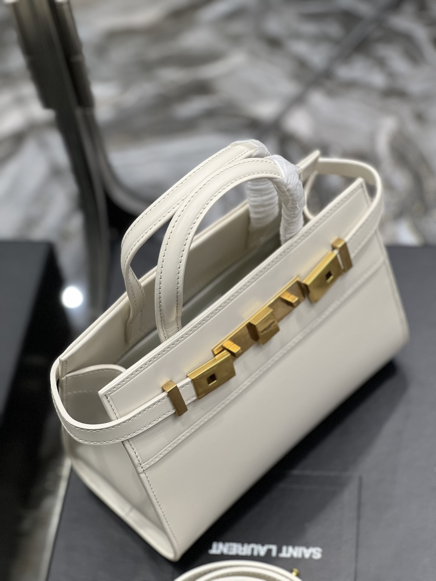 Handbags SAINT LAURENT 593741 size 21x16x9 cm - vstockx