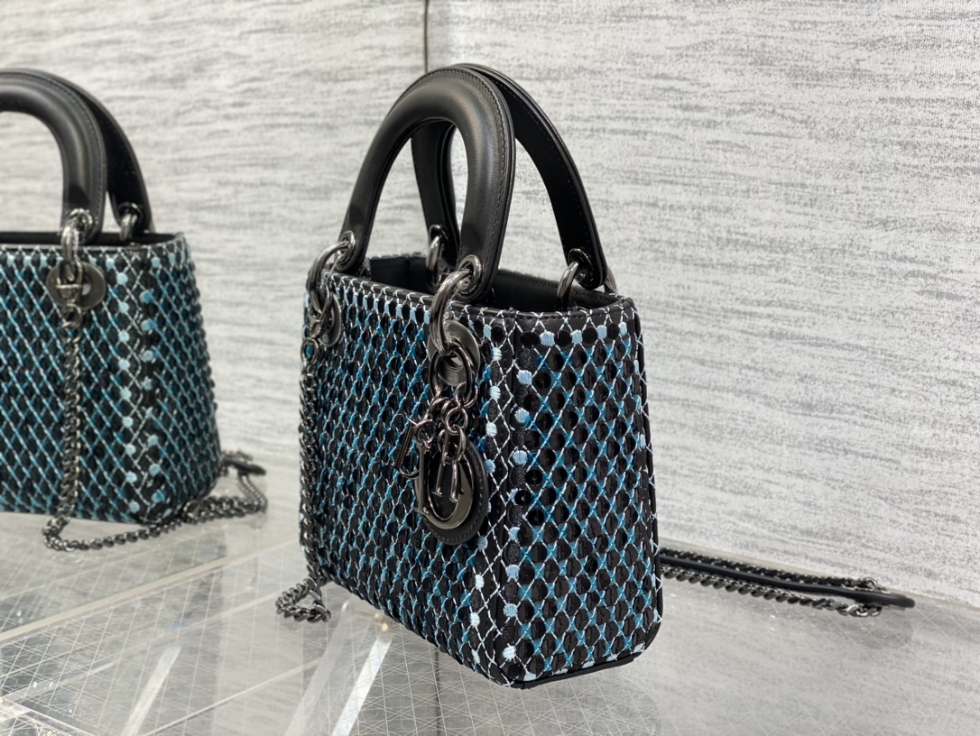 Handbag Dior size 17 cm - vstockx