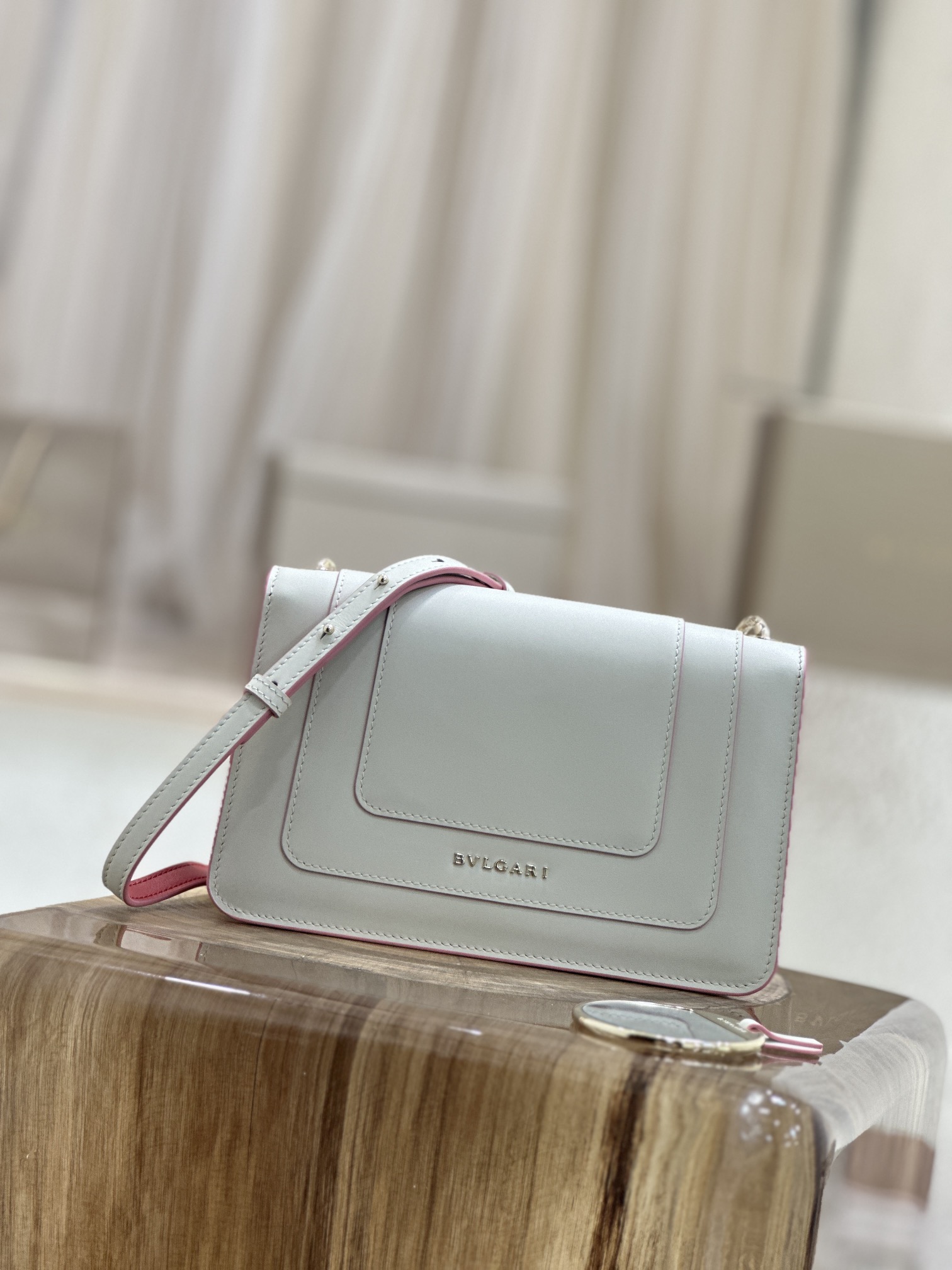 Handbags Bvlgari 38102 size:22*13*5.5 cm - vstockx