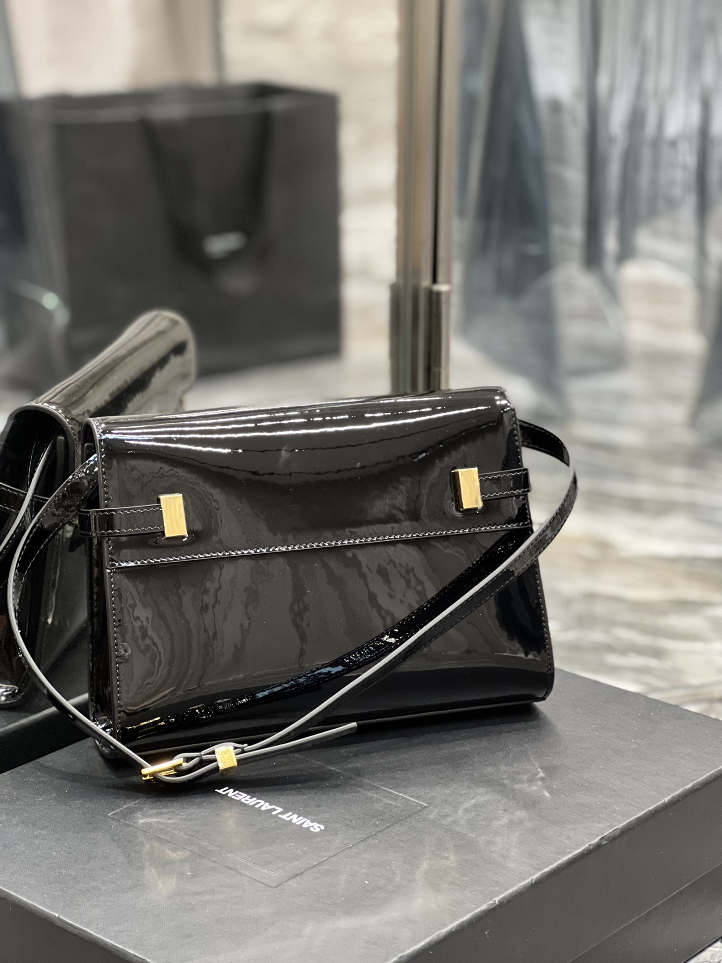 Handbags SAINT LAURENT 675626 size 24x17.5x6 cm - vstockx