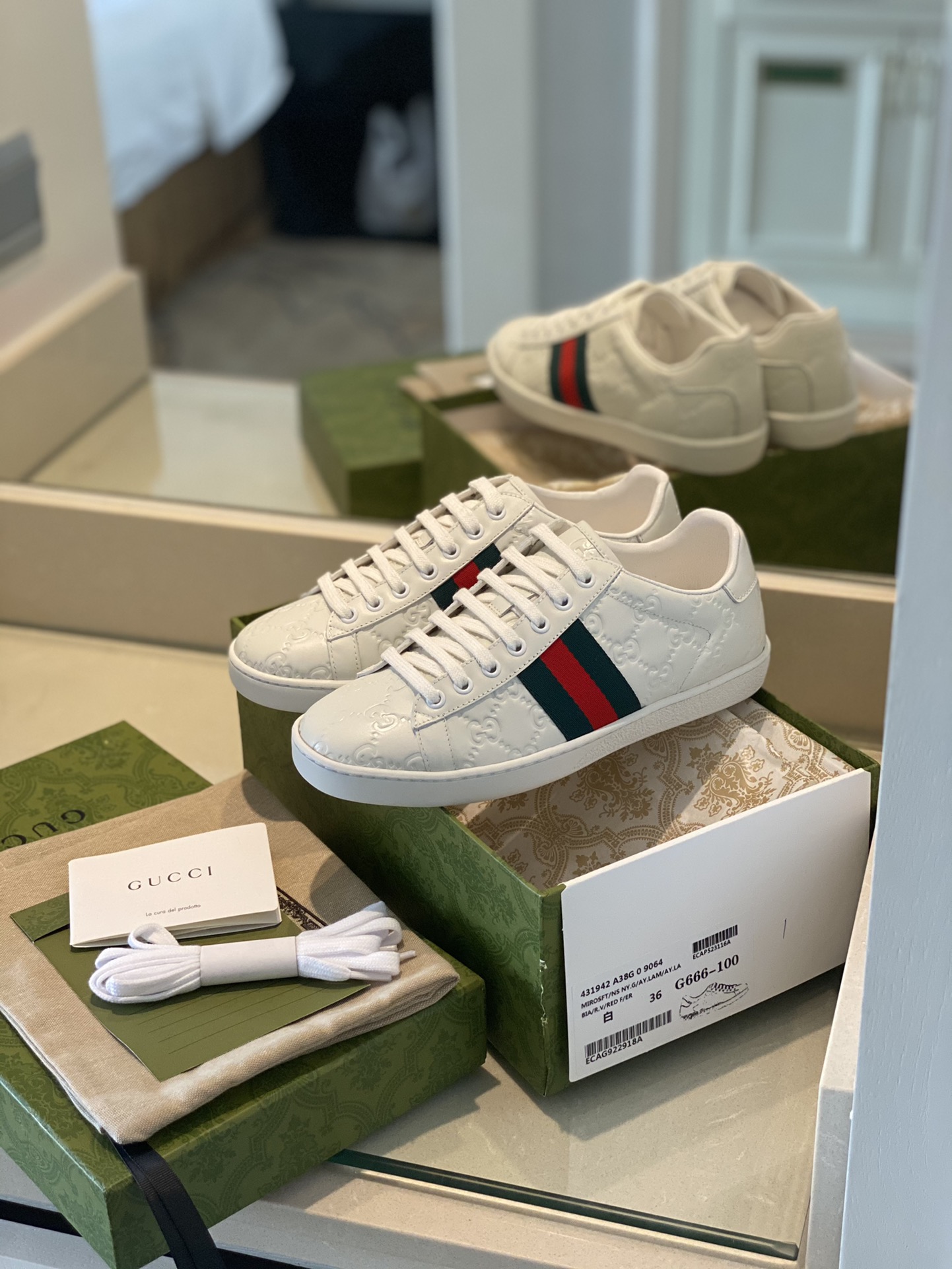Gucci Women's Ace sneaker with bee sneaker 4 - vstockx