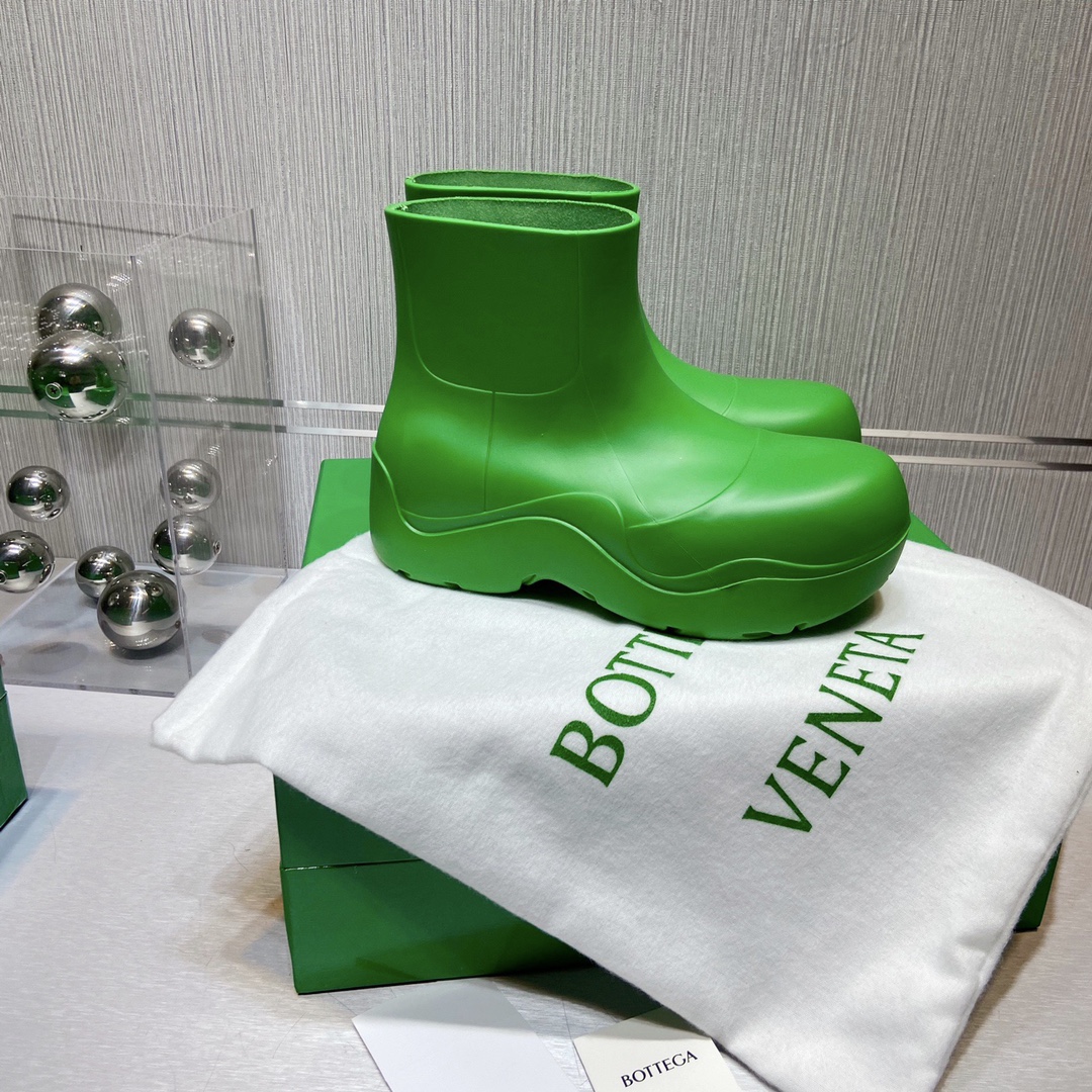 Bottega Veneta Boots 18 - vstockx