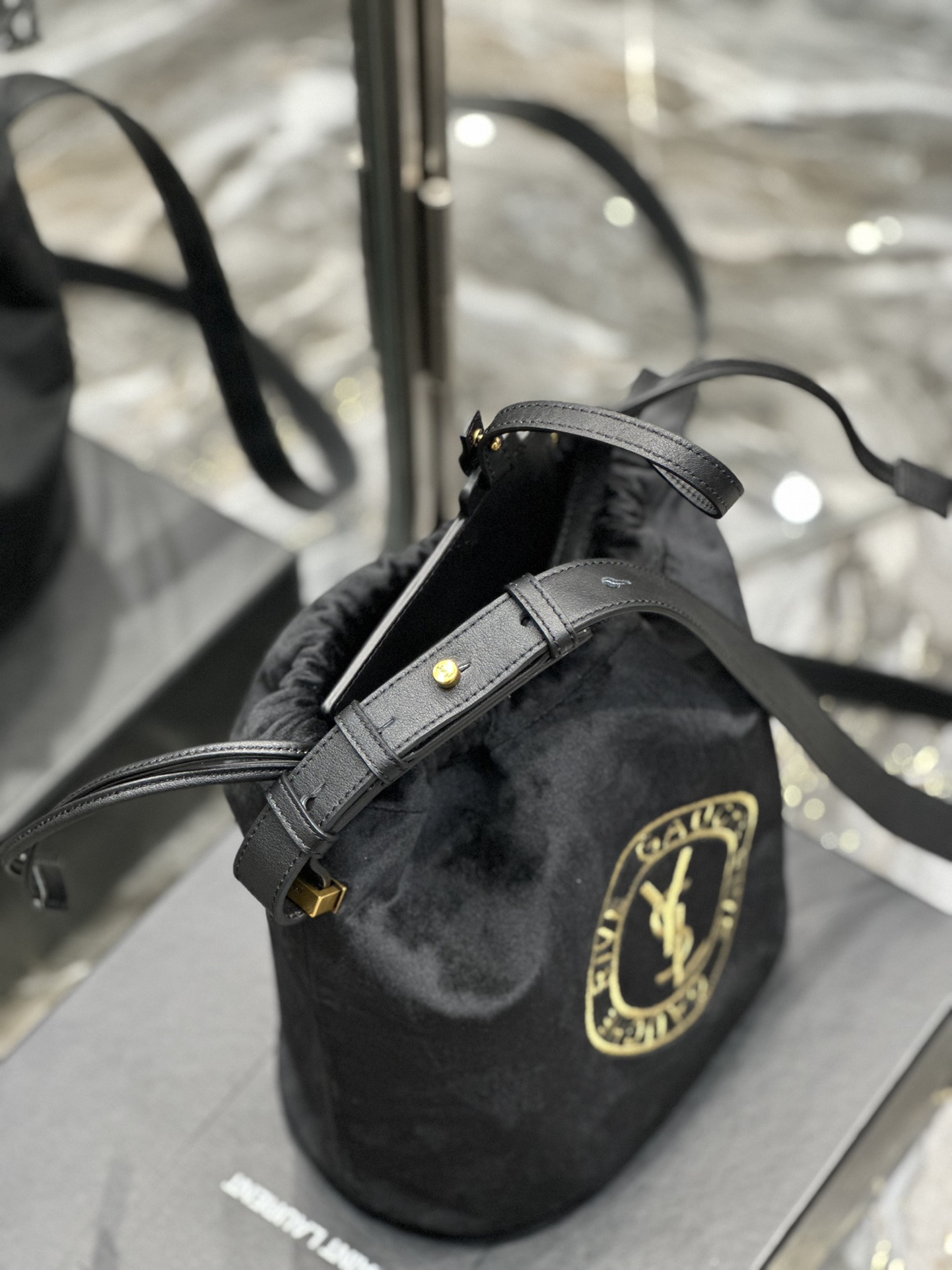 Handbags SAINT LAURENT 710261 size 21  23  14 cm - vstockx