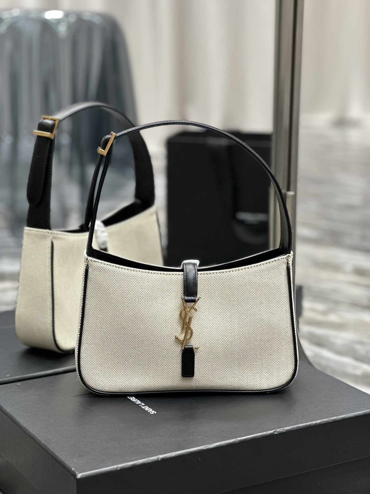 Handbags SAINT LAURENT 657228 size 25X14X6 cm - vstockx
