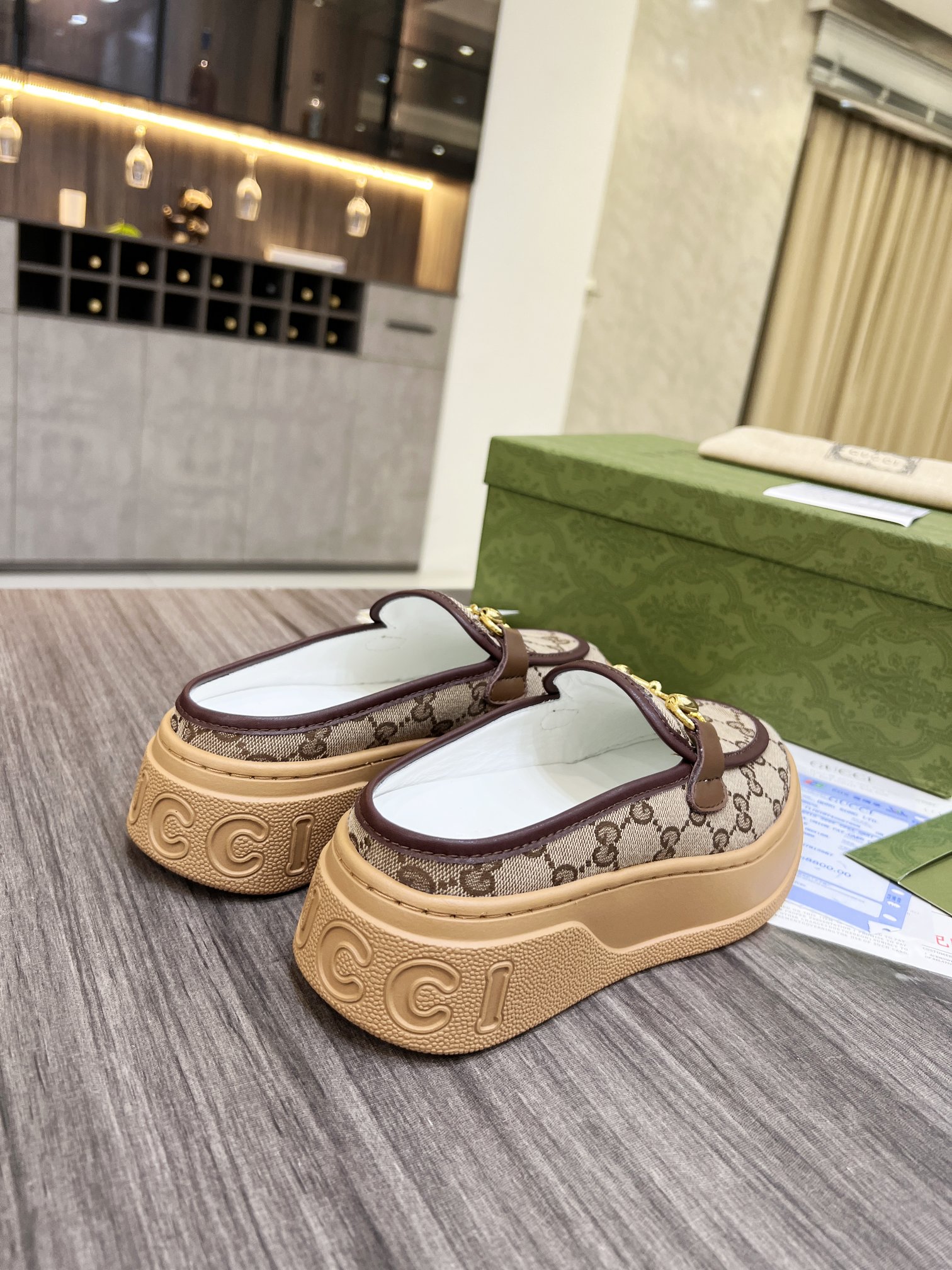 Gucci Women's WOMEN 6 - vstockx