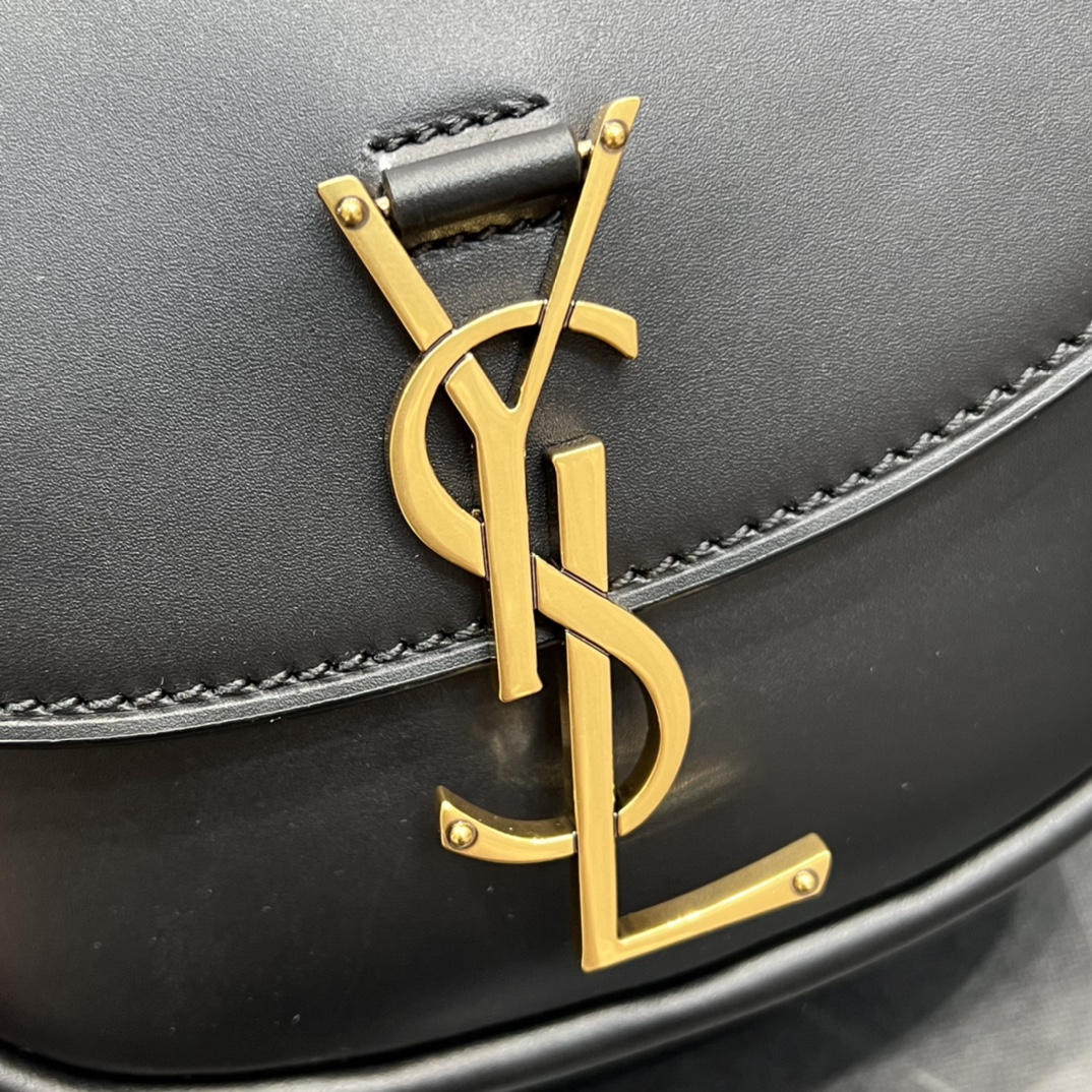 Handbags SAINT LAURENT 619740 size 18x15.5x5.5 cm - vstockx
