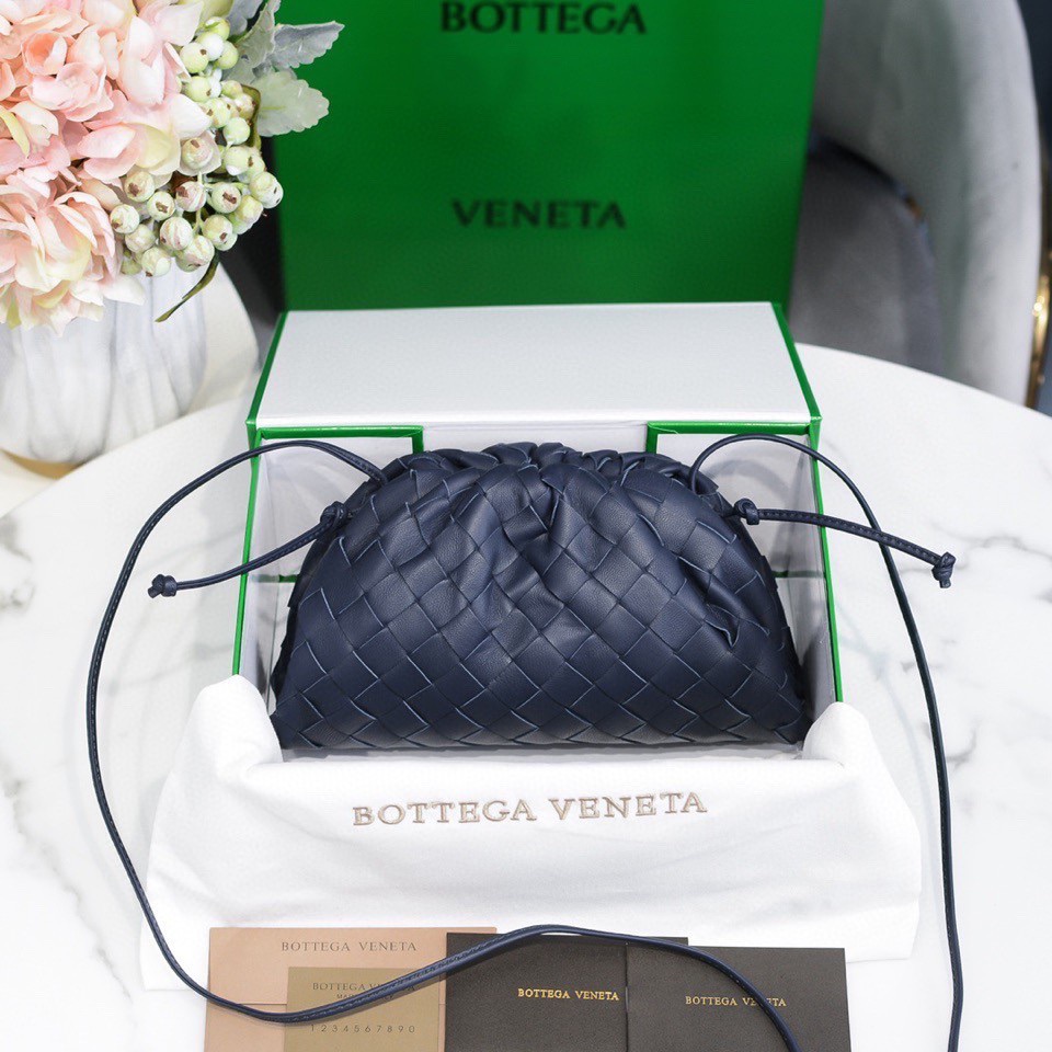 handbags Bottega Veneta The pouch size:23*13*8 - vstockx