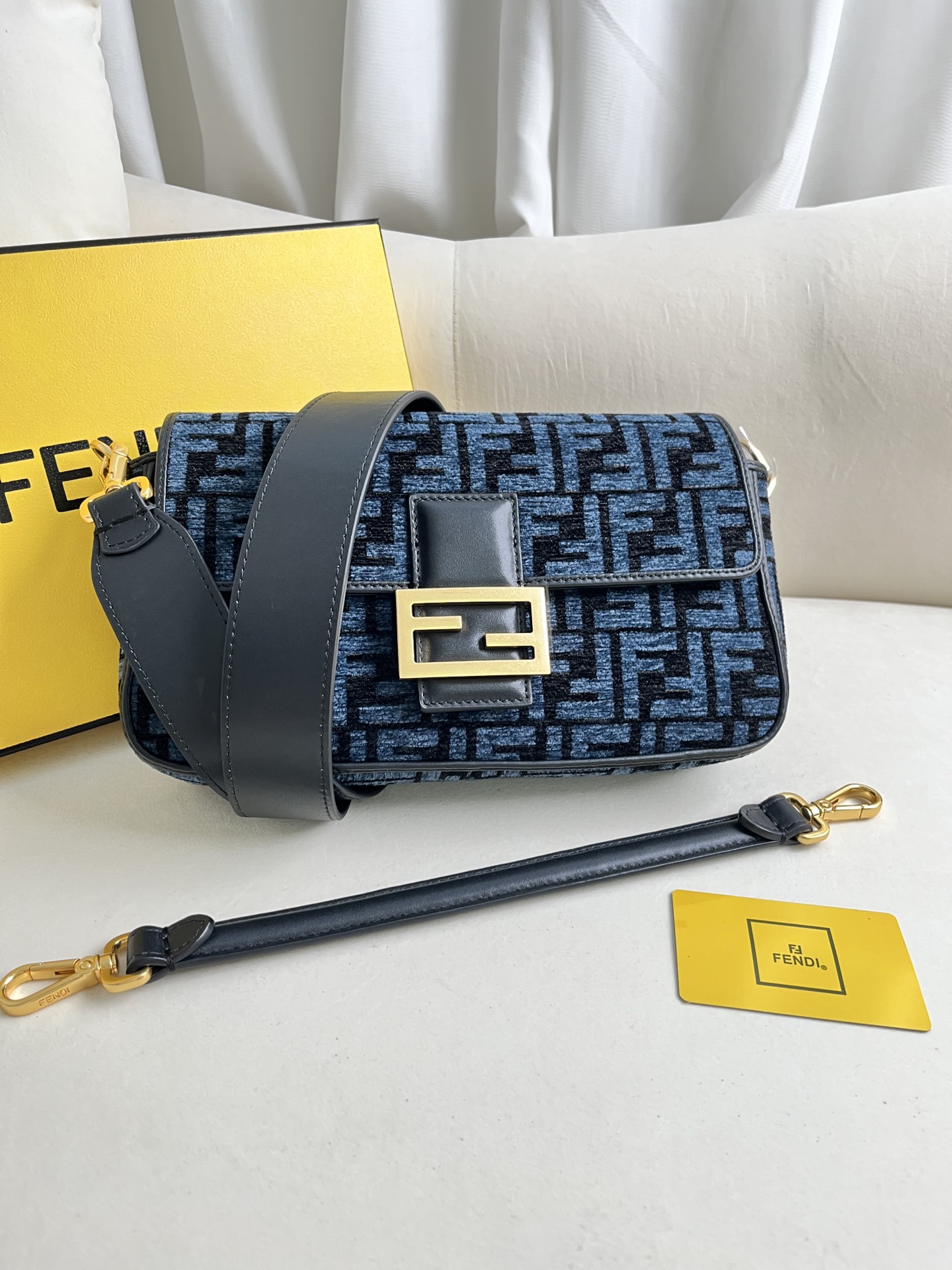 handbags FENDI 233 size:27*15*6cm - vstockx