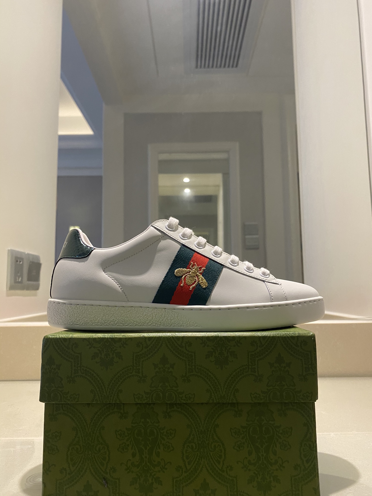 Gucci Women's Ace sneaker with bee sneaker 4 - vstockx