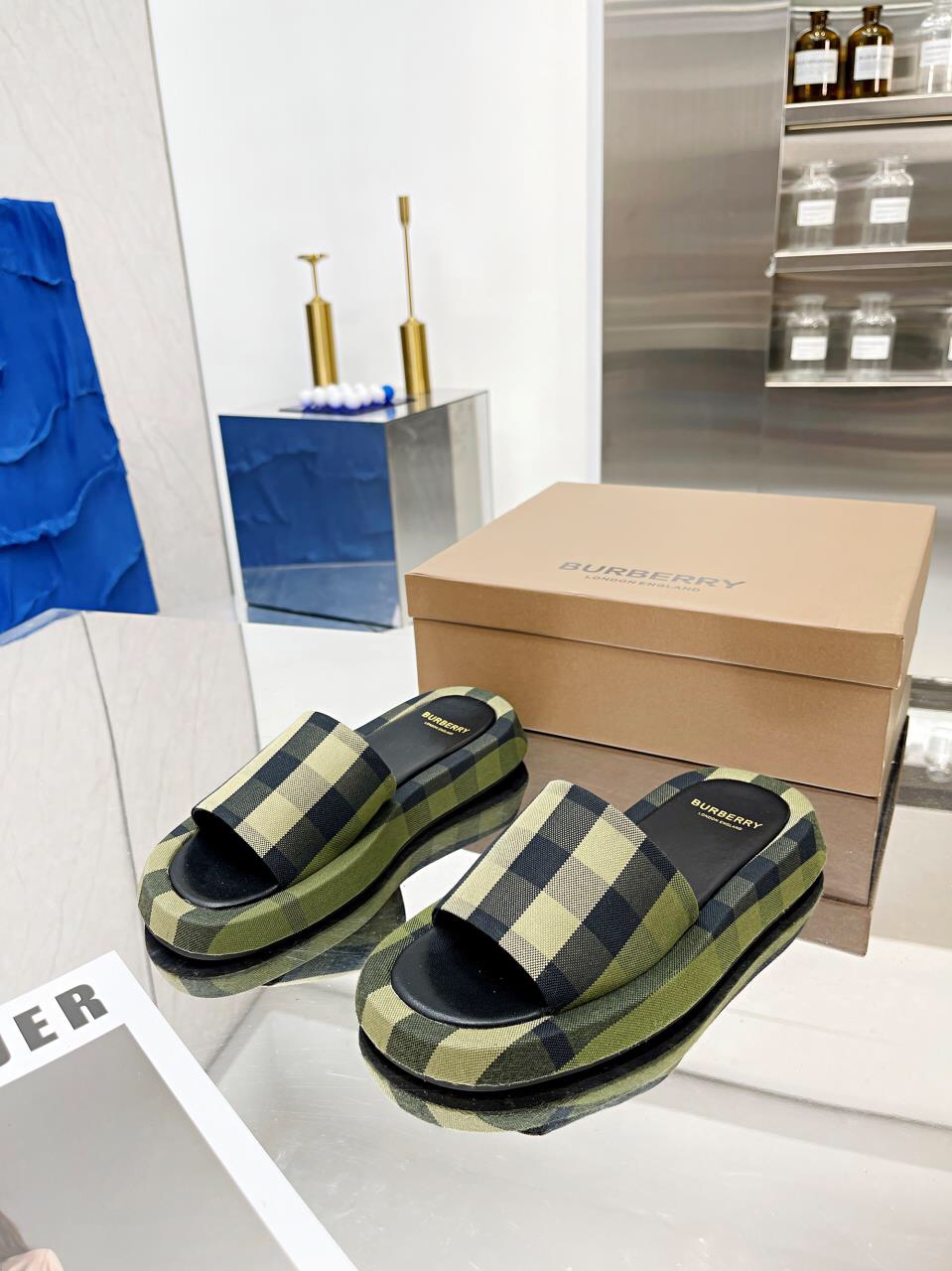 BURBERRY Buckingham Slides WOMEN 1 - vstockx