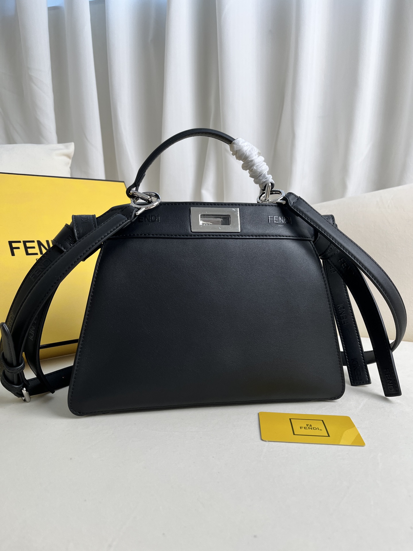 handbags FENDI 210 size:27*11*20cm - vstockx