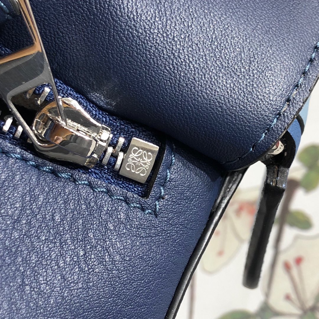 Handbags LOEWE ZP size:2414-11 cm - vstockx