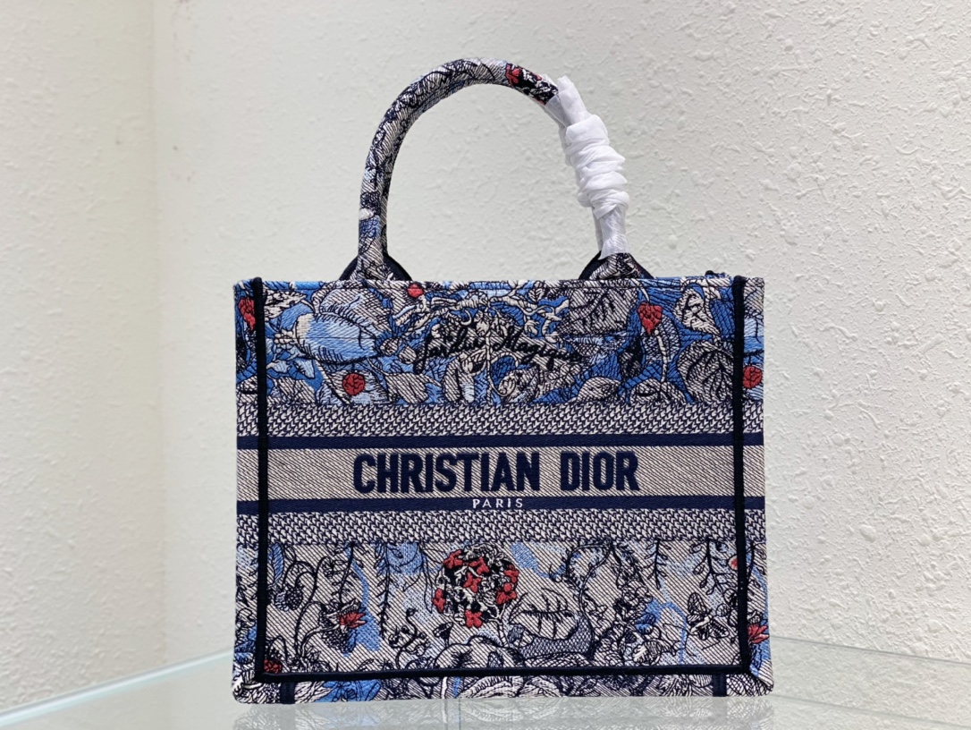 Handbag Dior 8002 size 26.5x 21x 14 cm - vstockx