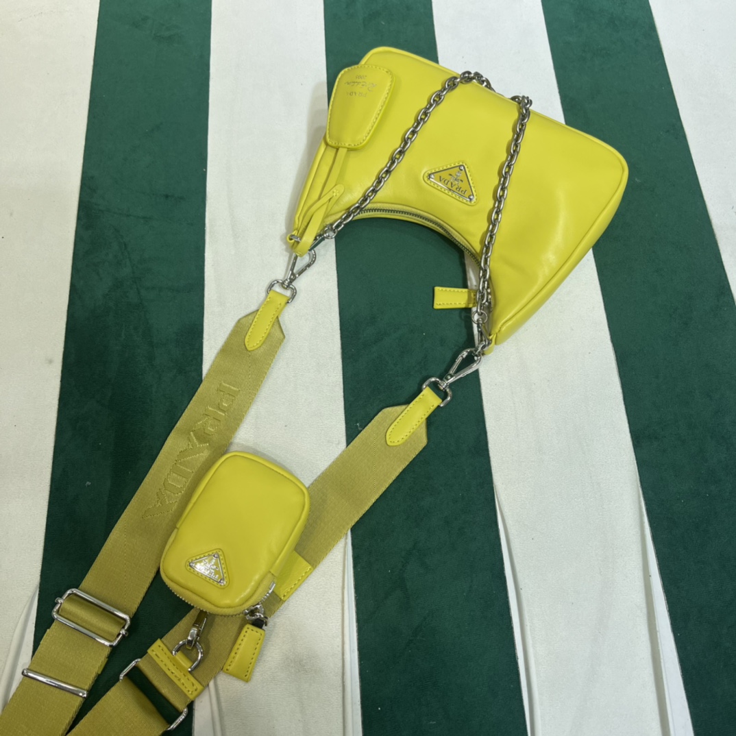 Handbags Prada 1BH240 size:22*12*6 cm - vstockx