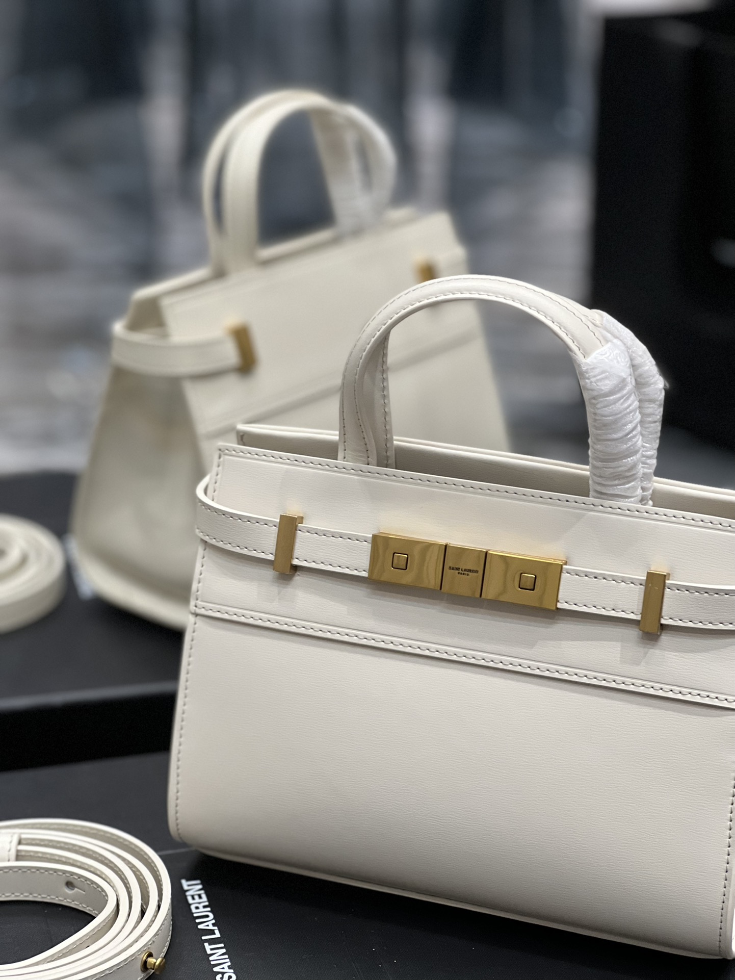 Handbags SAINT LAURENT 593741 size 21x16x9 cm - vstockx