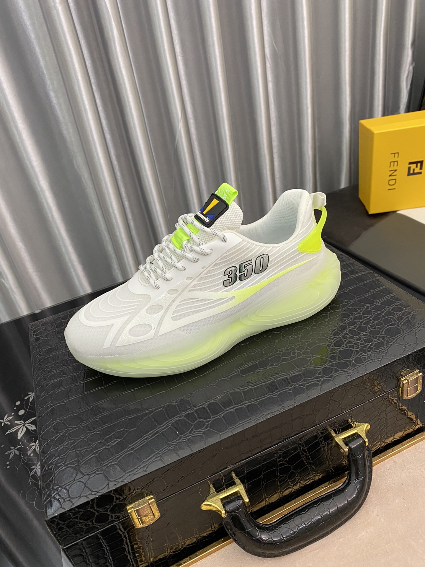 Fendi Low Top Sneakers 3 - vstockx