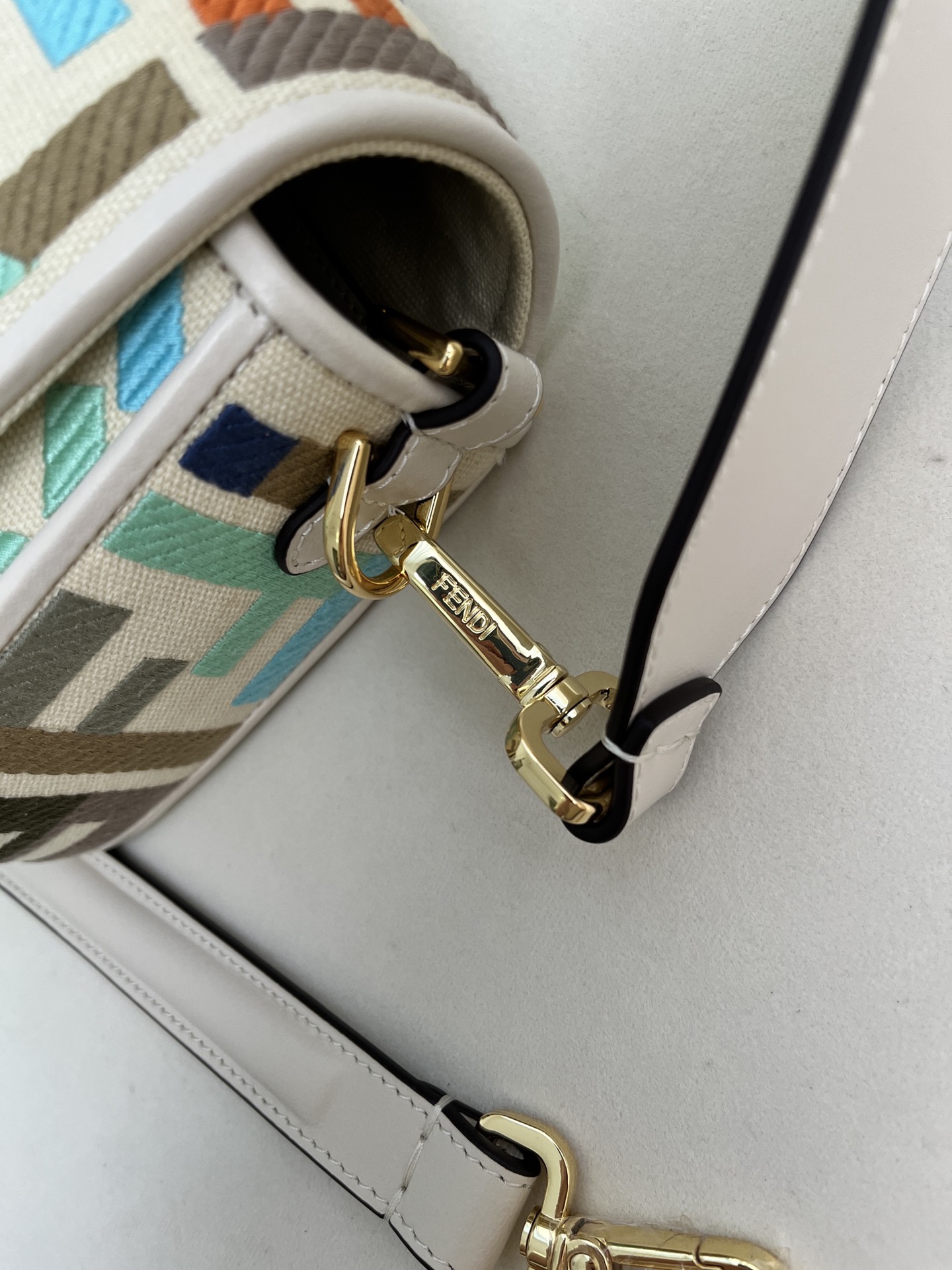 handbags FENDI 0159 size:26*5*15cm - vstockx