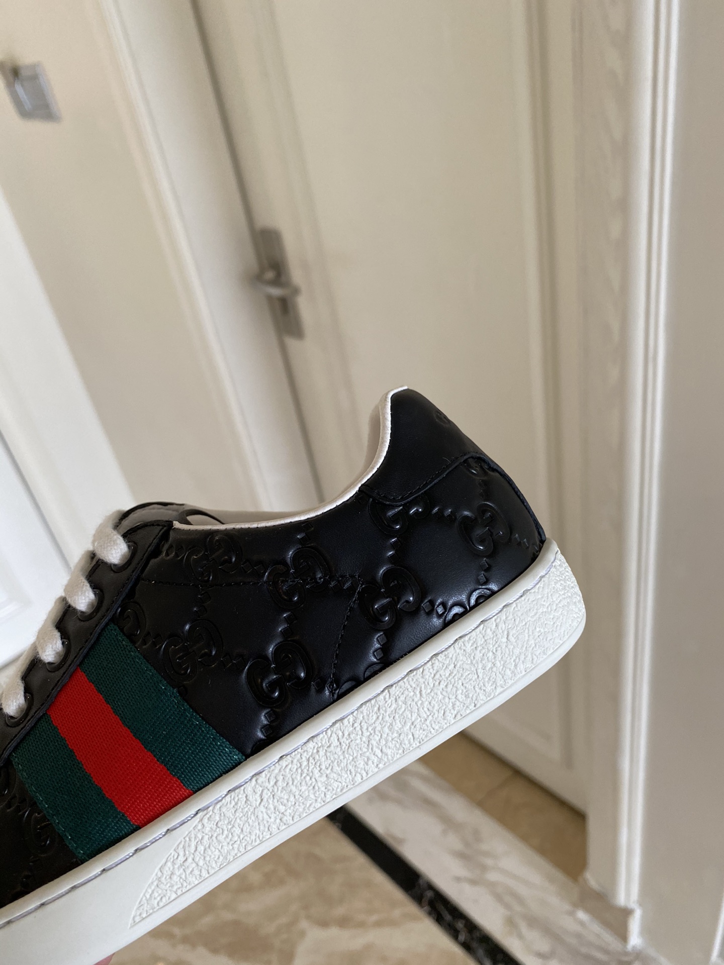 Gucci Women's Ace sneaker with bee sneaker 4 - vstockx