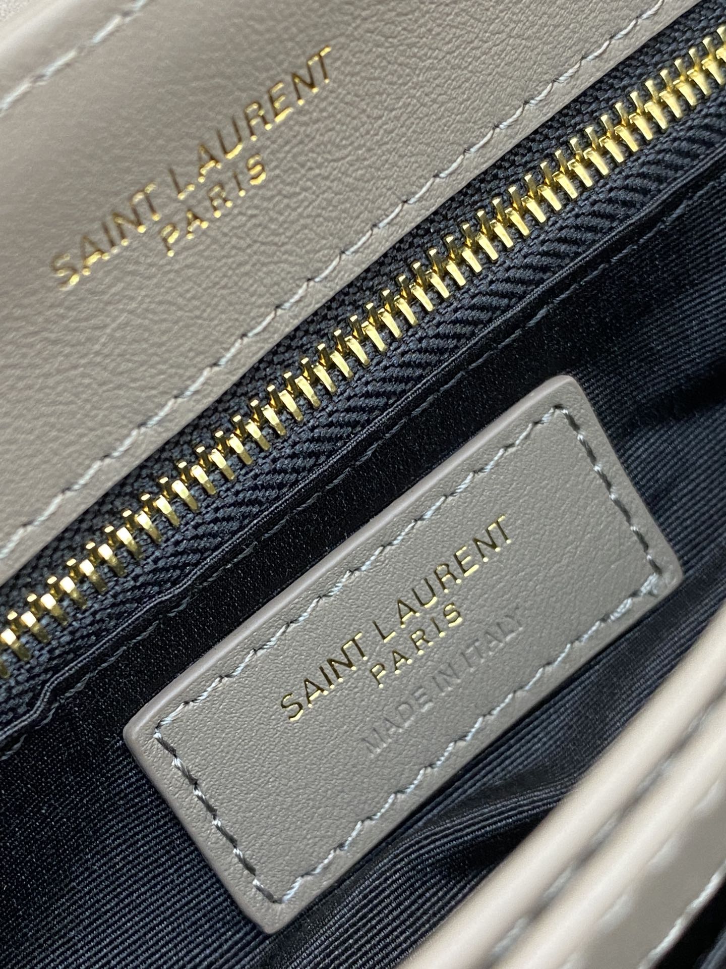 Handbags SAINT LAURENT 467072 size 20x14x7 cm - vstockx