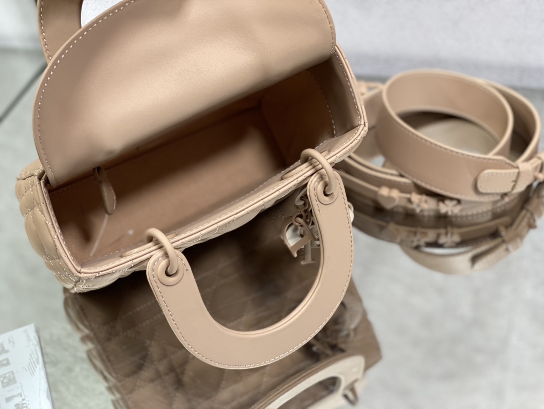 Handbag Dior size 20 cm - vstockx