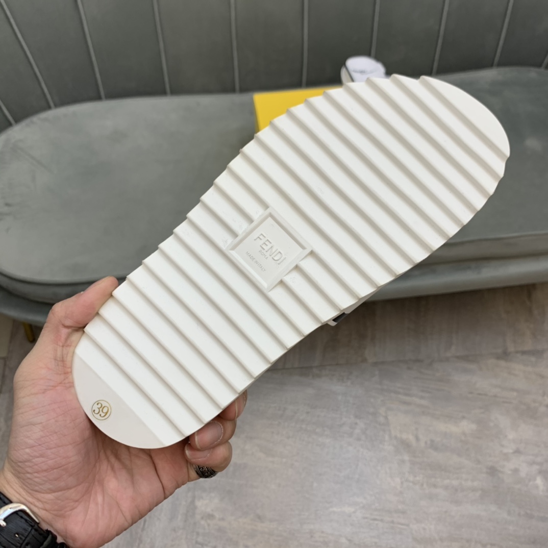 Fendi Slides 9 - vstockx