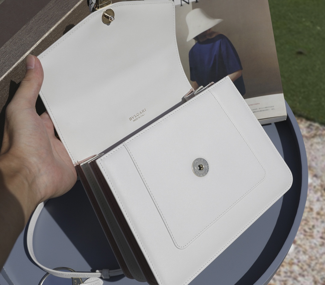 Handbags Bvlgari 3833091150 size:22.5*18.5*11 cm - vstockx