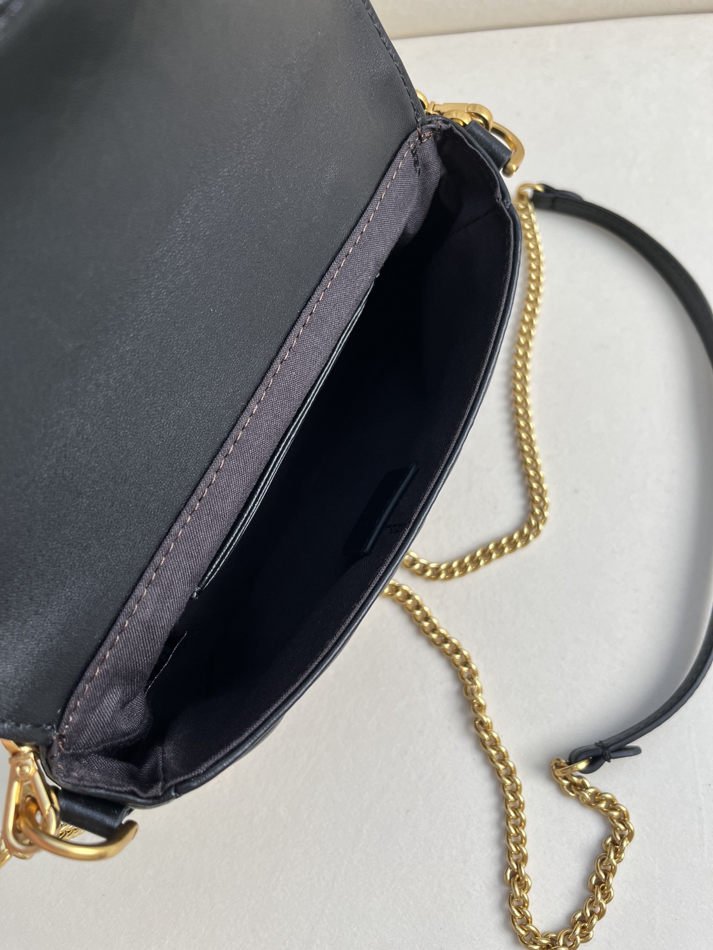 handbags FENDI 212 size:19*11.5*4cm - vstockx