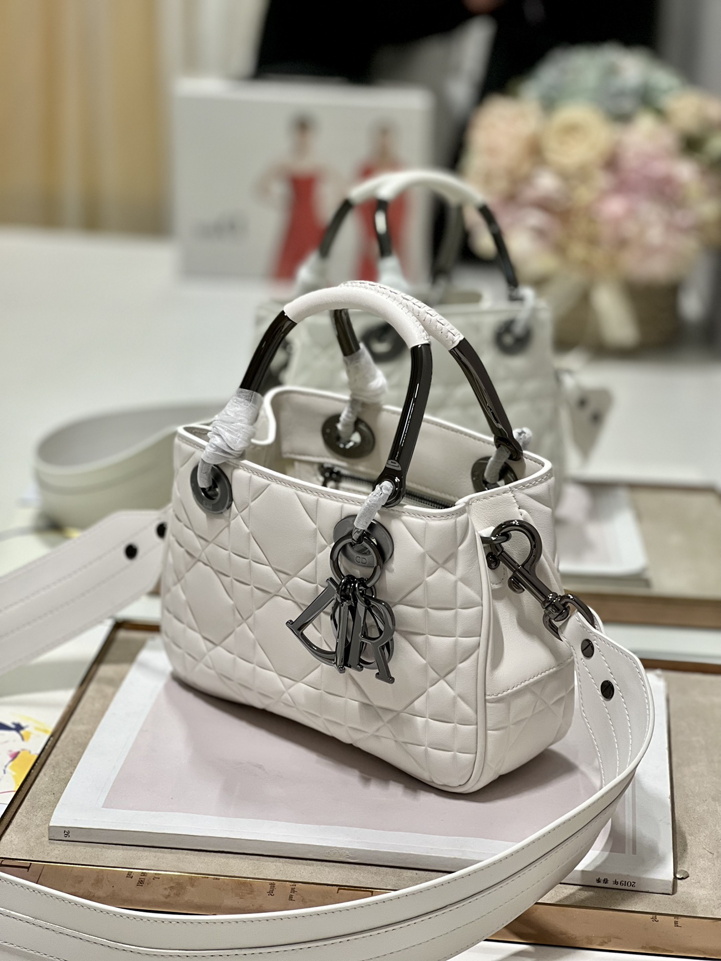 Handbag Dior 1202 size 23  26  8 cm - vstockx