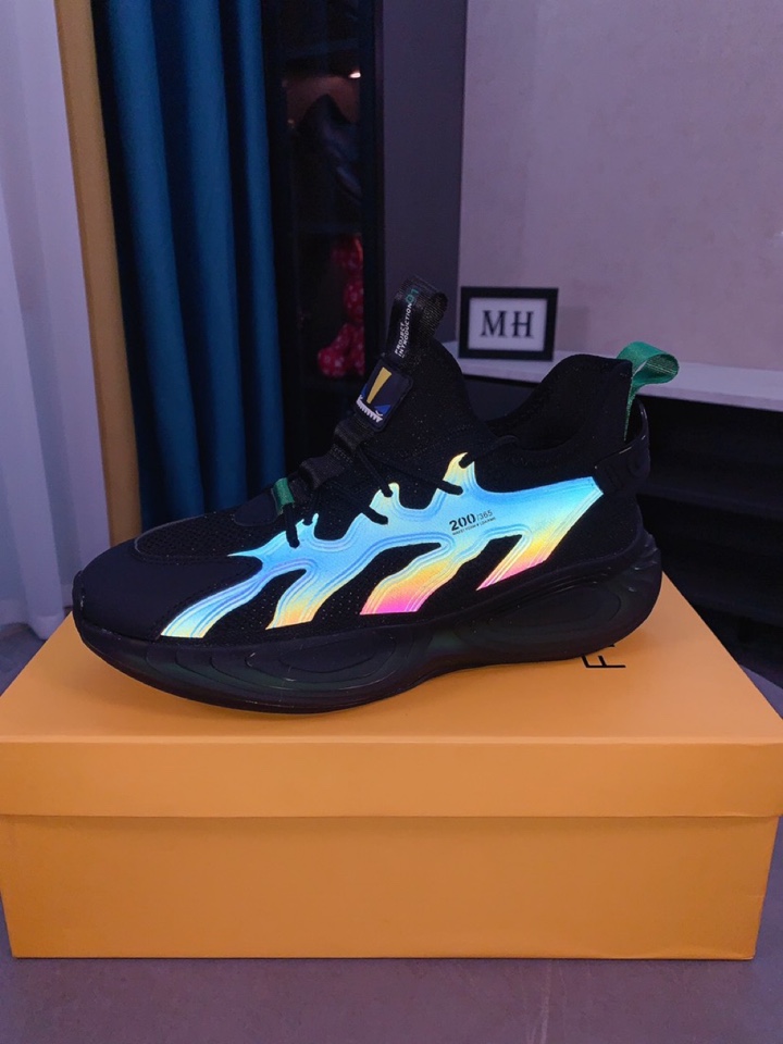 Fendi Low Top Sneakers 6 - vstockx