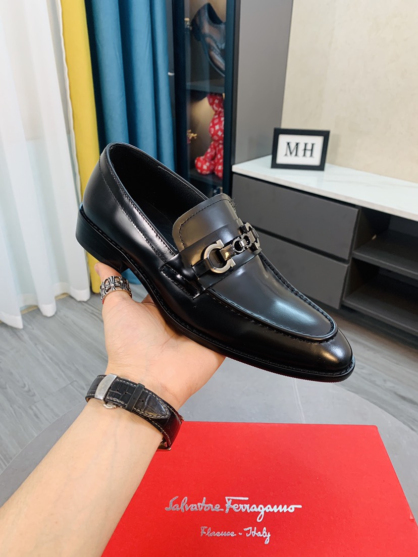 Salvatore Ferragamo Boots 38 - vstockx