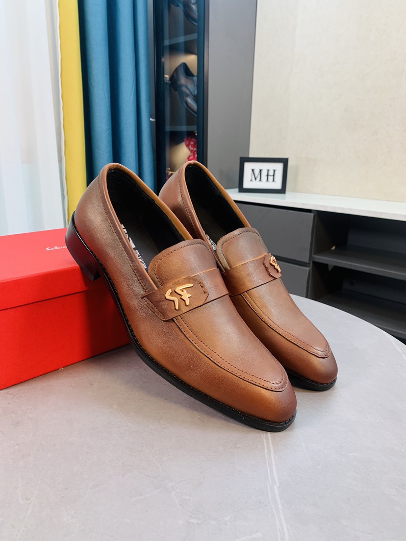 Salvatore Ferragamo Boots 37 - vstockx