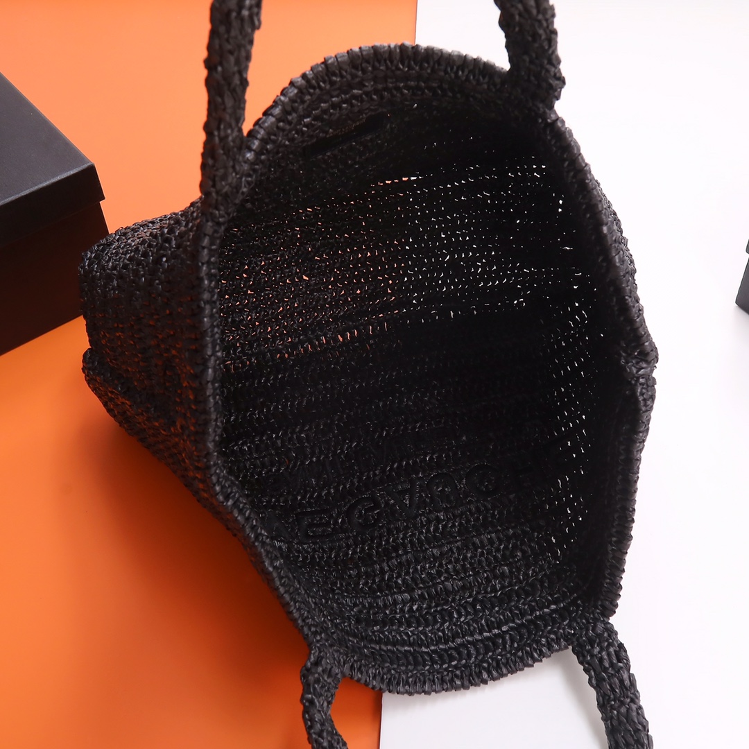 Handbags SAINT LAURENT 688864 size 38  35  14.5 cm - vstockx