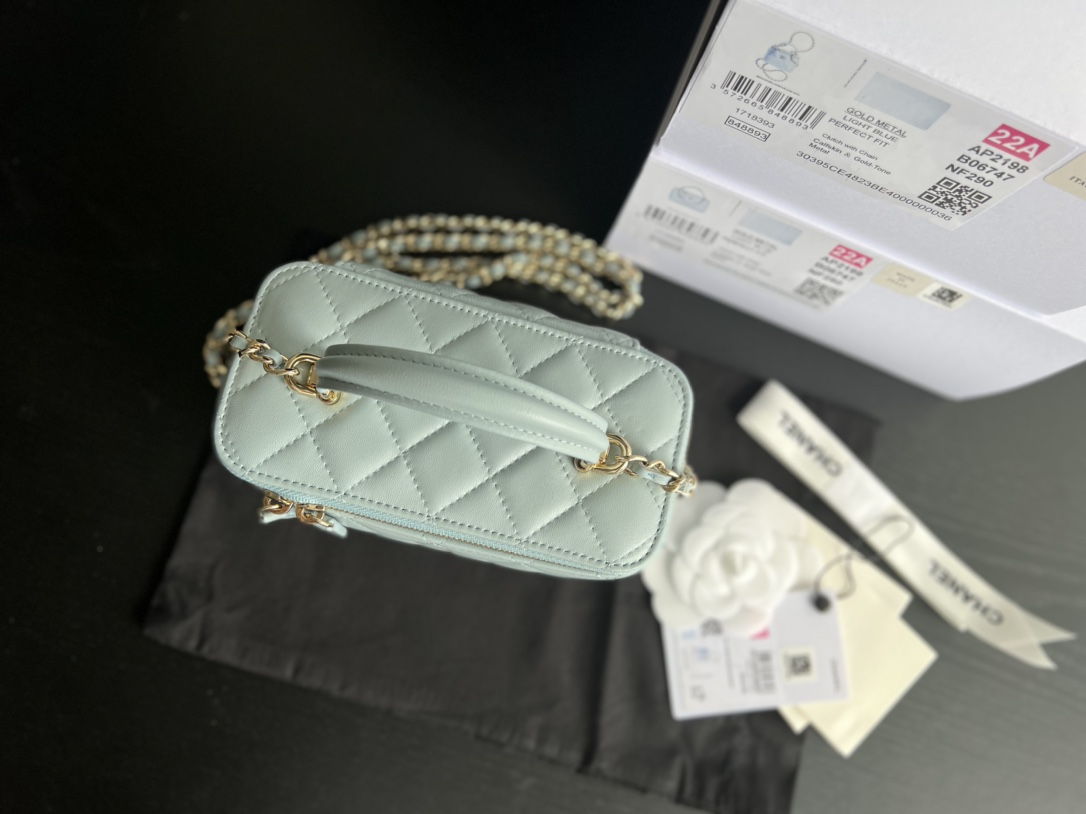 Handbag Chanel AP2199 size 17cmx9.5cmx8 cm - vstockx
