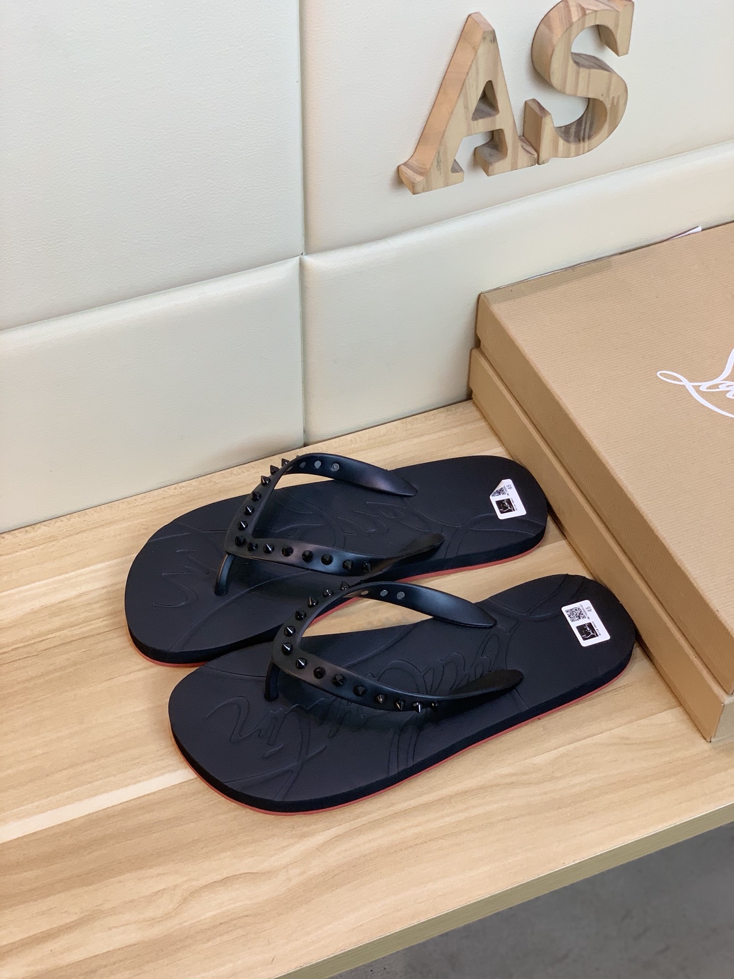 Christian Louboutin Loubi Flip Flat 4 - vstockx