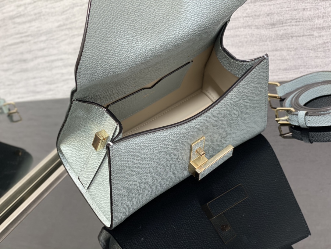 Handbag VALEXTRA size '**' - vstockx