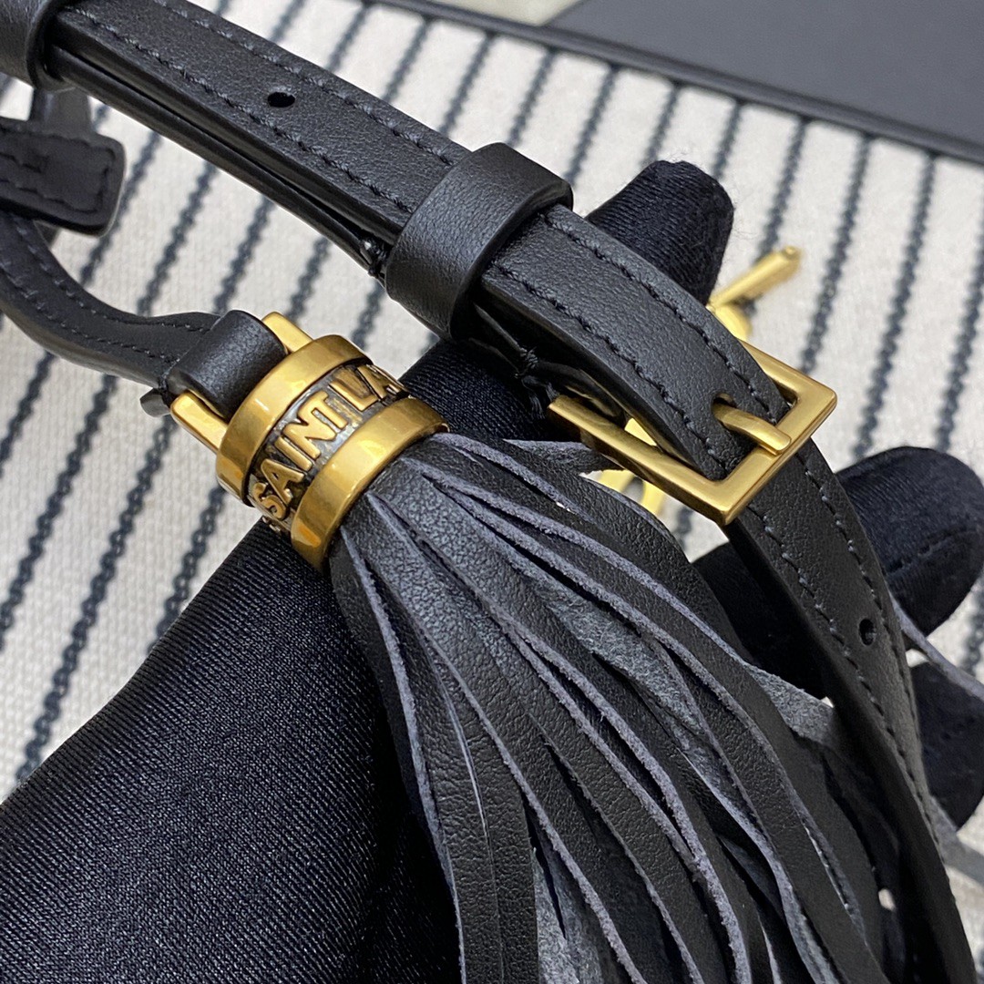 Handbags SAINT LAURENT 520534 size 23x16x6 cm - vstockx