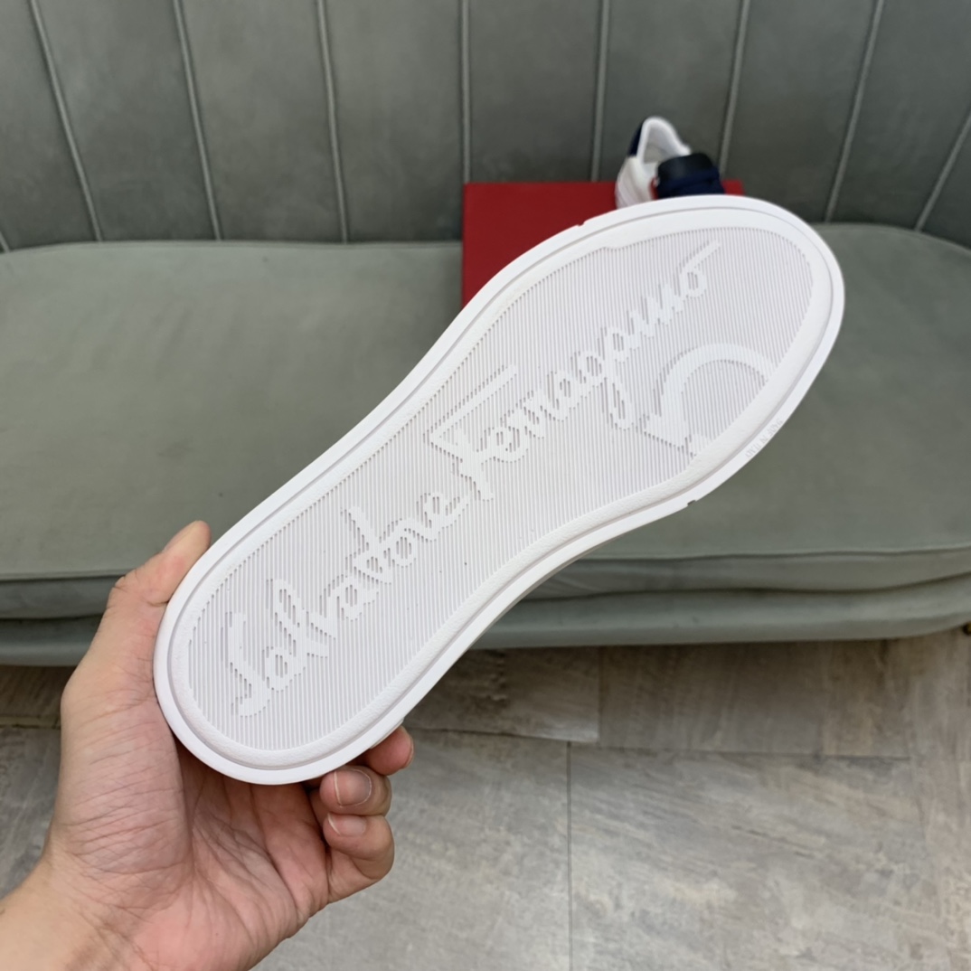 Salvatore Ferragamo Gancini Sneaker 15 - vstockx