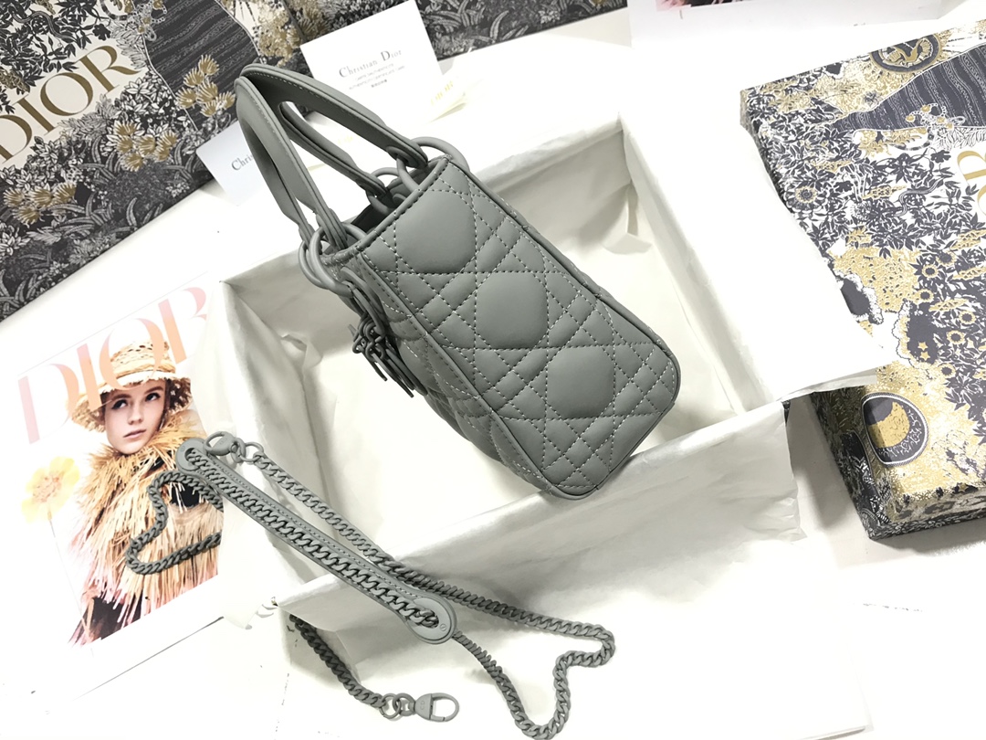 Handbag Dior M0505 size 17 x 15 x 7 cm - vstockx